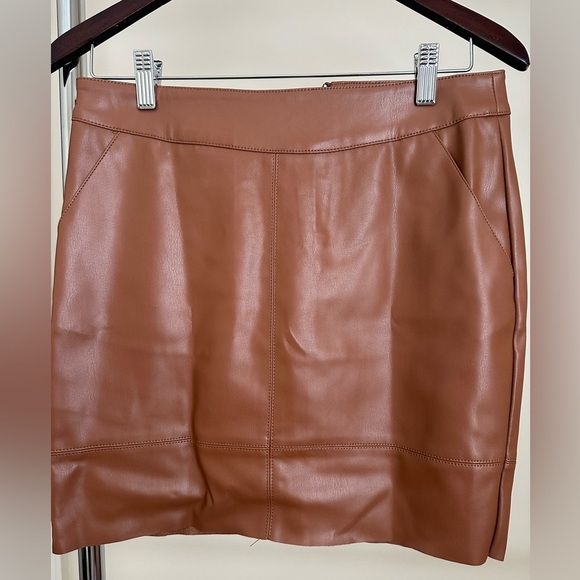 Women’s Pleather Mini Skirt - Picture 2 of 5